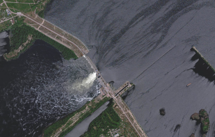 Catastrophe: Over 1,400 People Evacuated in Kherson After Dam Collapse