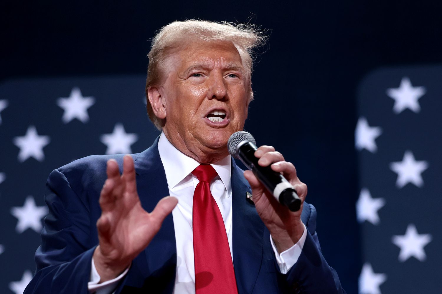 why President Trump has imposed a $100,000 annual fee on H-1B skilled worker visa applicants: the rationale, intended effects, criticisms, and potential consequences.